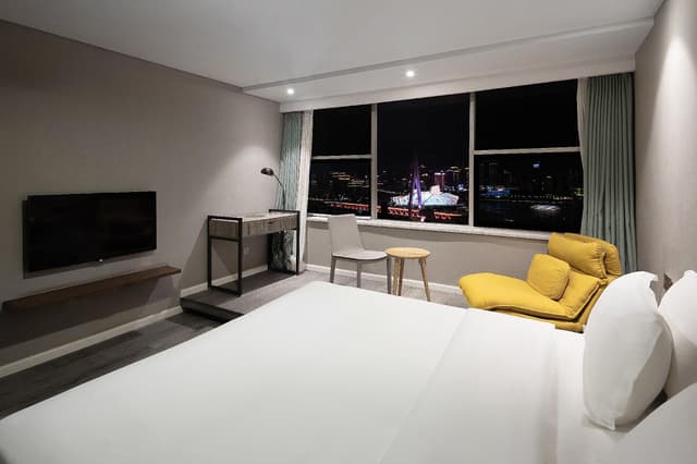 River View Queen
