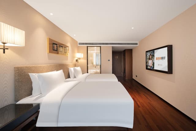 Four Seasons Twin Bed Room with View