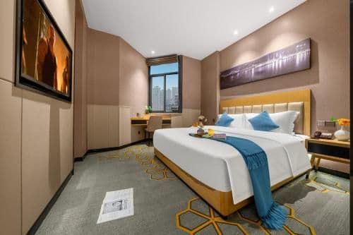Feature Queen Room