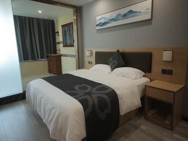 Boutique Queen Room