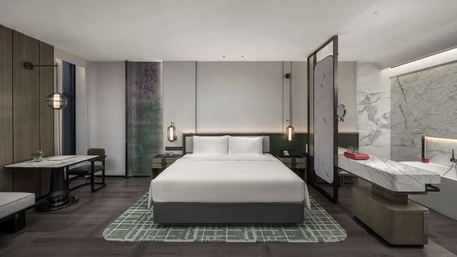 Standard Room, 1 King Bed, Accessible Bathtub, Club Lounge Access
