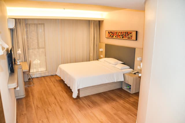 Hotel Queen Room