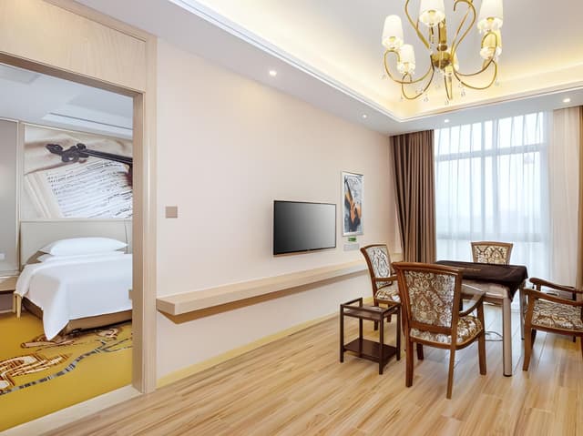 Vienna - Functional Chess Suite Room