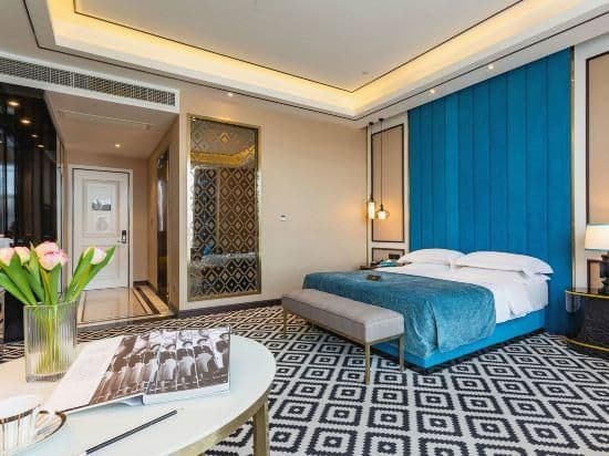WH - Deluxe Bed Room