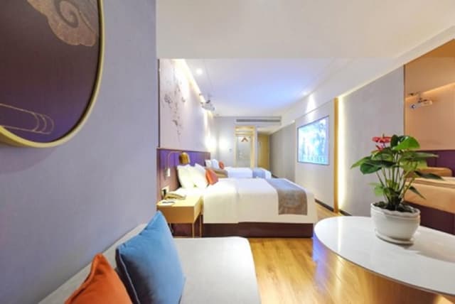 Huazhu - Cinema Deluxe Bed Room