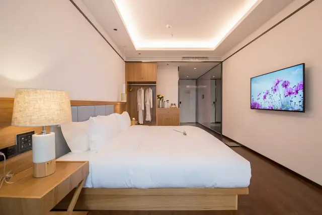 Huazhu - Room With Bed