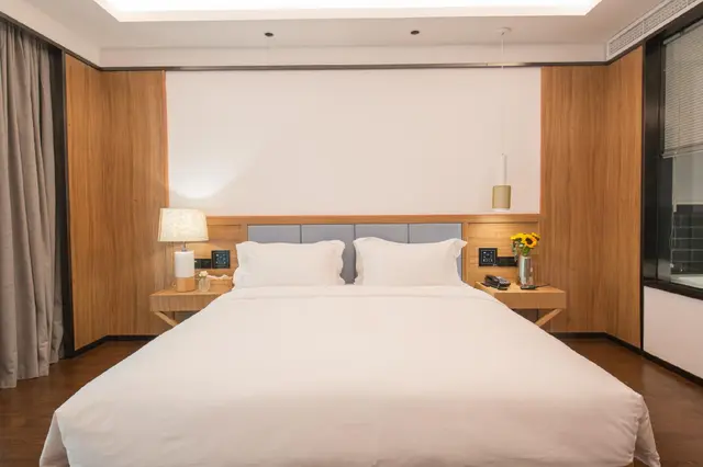 Huazhu - Room With Bed