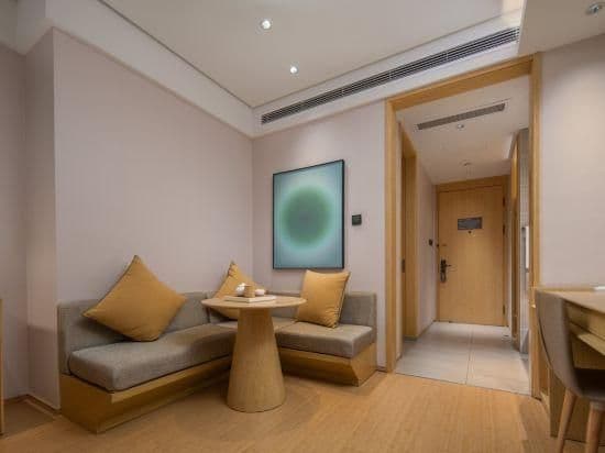 Business Queen Room