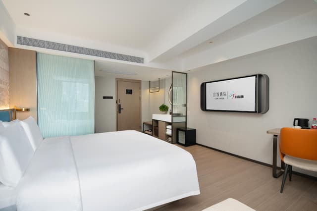 Business King Room
