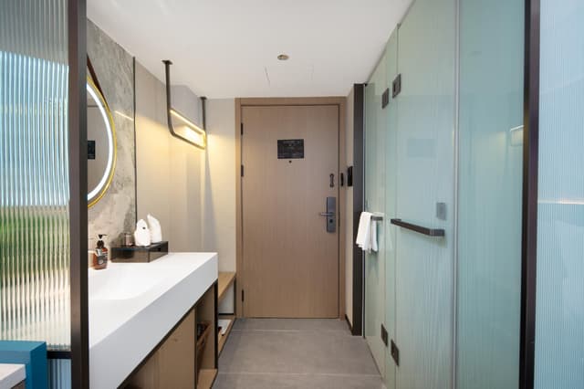 Business King Room