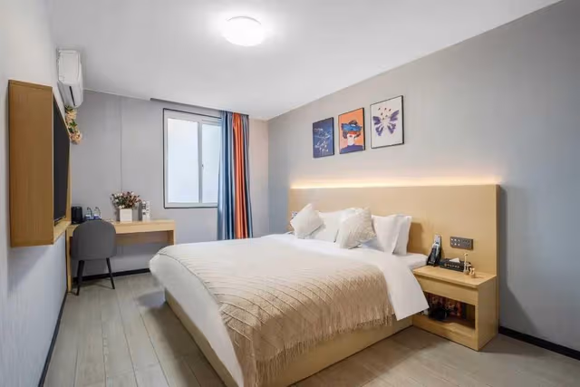 Huazhu - Deluxe Bed Room