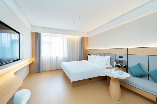 Huazhu - Room With Bed