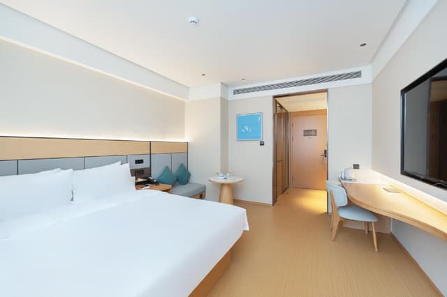 Huazhu - Room With Bed