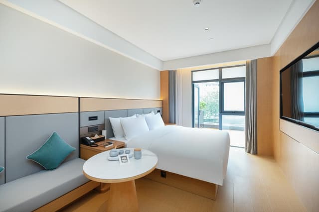 Huazhu - Room With View