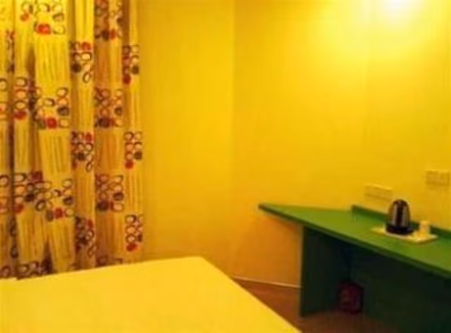 King Bed (No Window)
