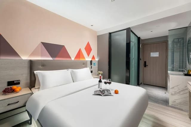 1 King Bed