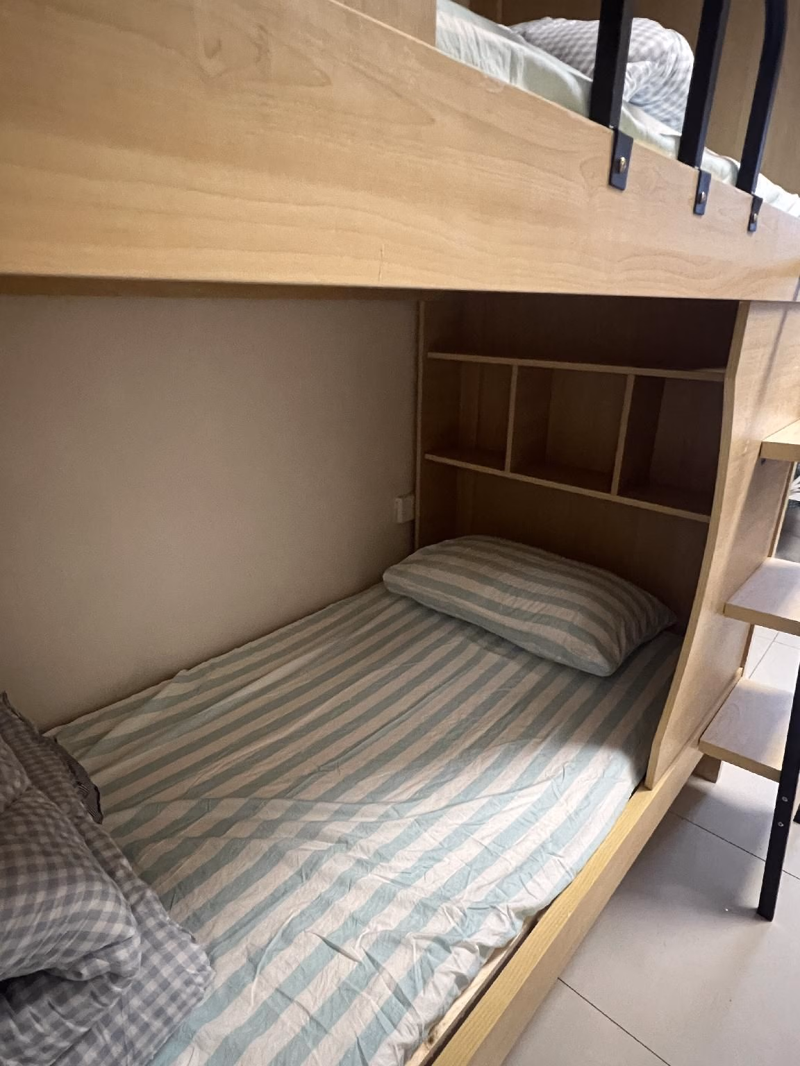 Feng3 Girls Hostel3