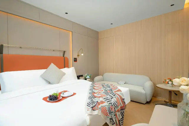 Business King Room
