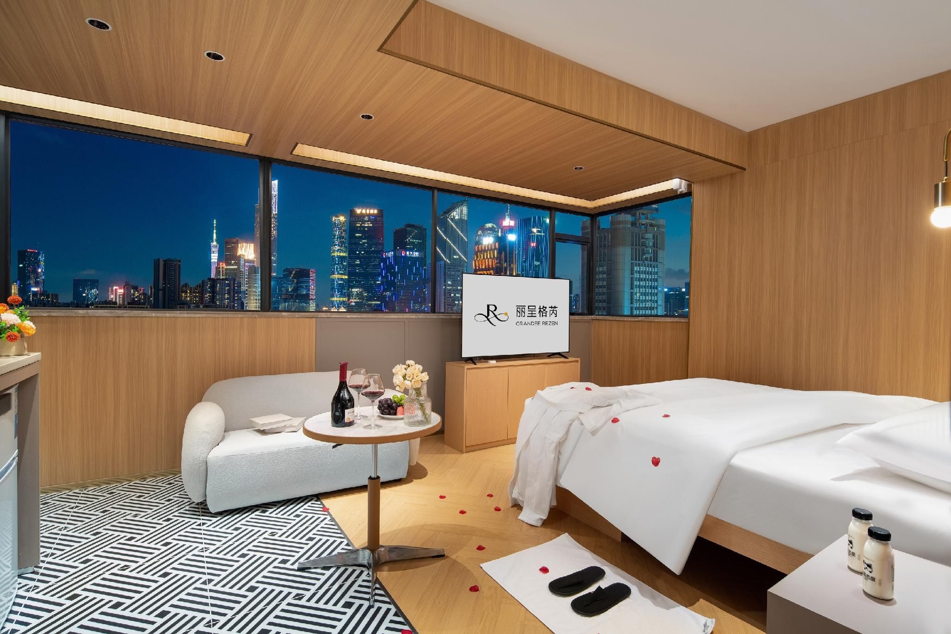 Grandee Rezen TaiKoo Hui Plaza Shipaiqiao Metro Station2