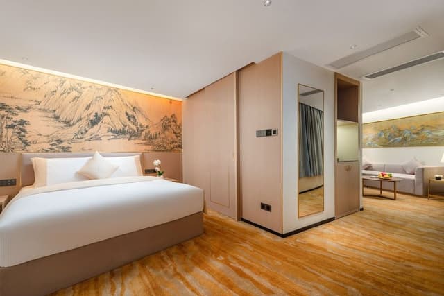 Junior Suite- King Size Bed
