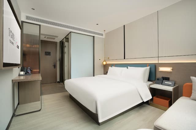Business King Room