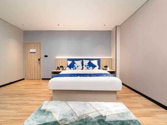 Elegant Queen Room