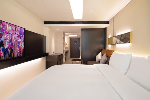Huazhu - Huange Bed Room