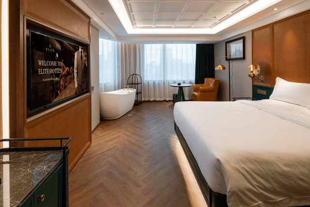 Business Queen Room