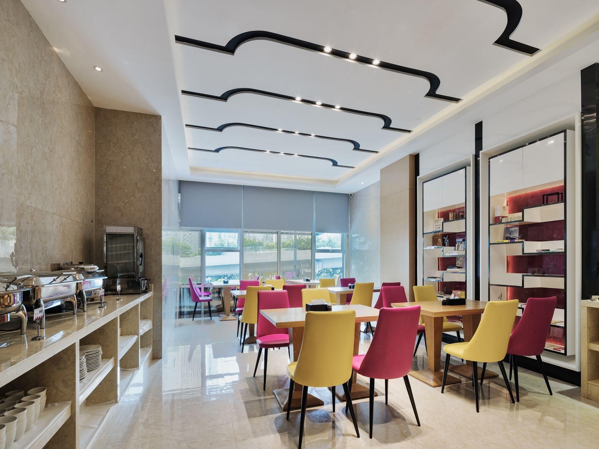 โรงแรมไลก้า (สถานีรถไฟใต้ดินสปอร์ตเวสต์โรด) (Laika Hotel (Sports West Road Subway Station))1