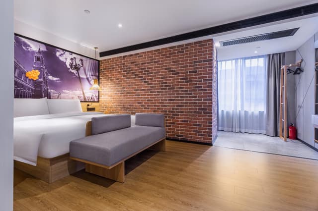 Queen Room