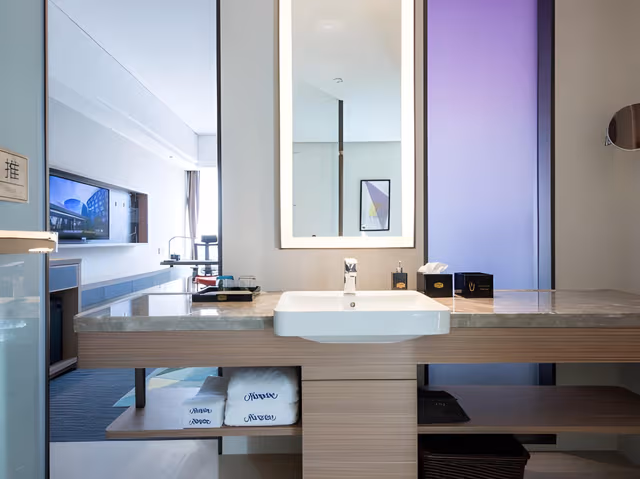 King Superior Business Room