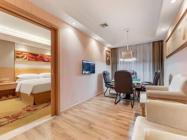 Vienna - Functional Chess Suite Room