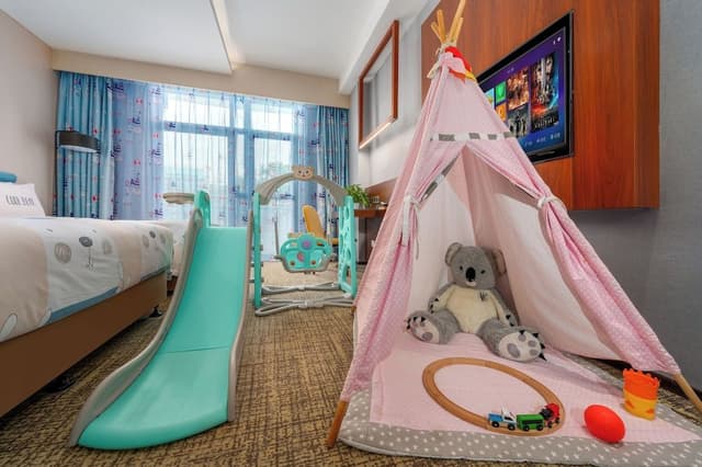 Deluxe Double Room with Balcony - 24 hours Airport Transfer Service