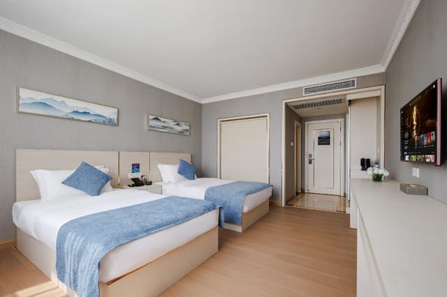 Twin Bedroom with Window