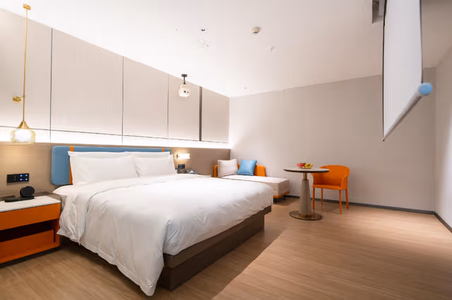 GTR - Guest Room with One 1.8M Bed