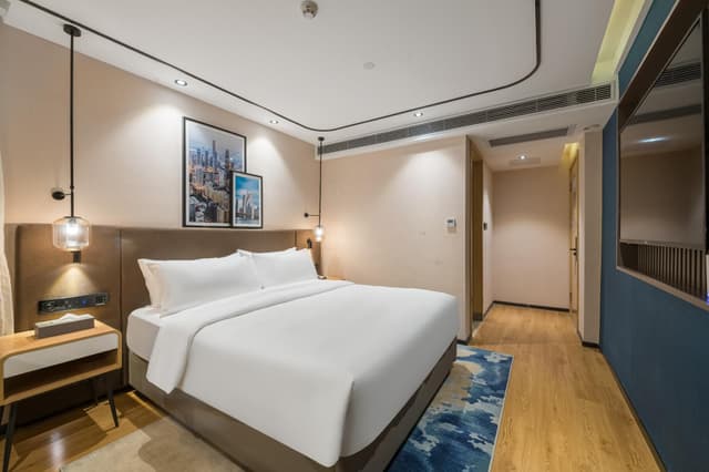 Huazhu - Room With Bed