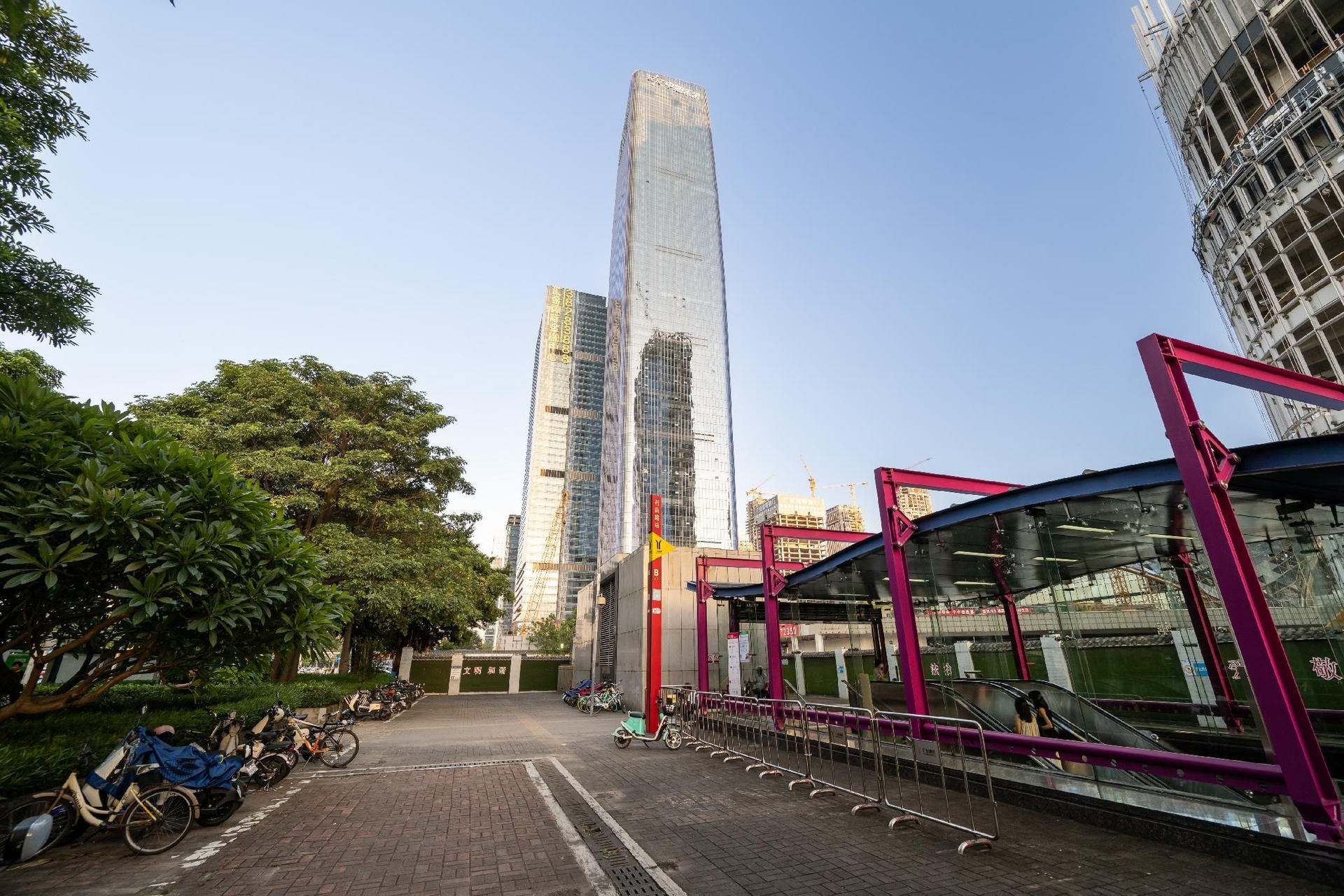 ราฟเฟิลส์ เอ็กเซ็กคูทีฟ อพาร์ทเมนท์ (Raffles Executive Apartment)4