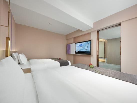 WH - Deluxe Bed Room