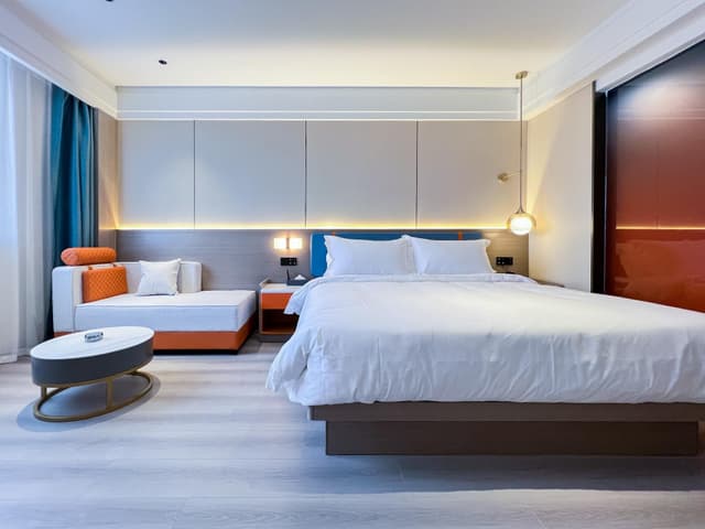 Deluxe Queen Bed