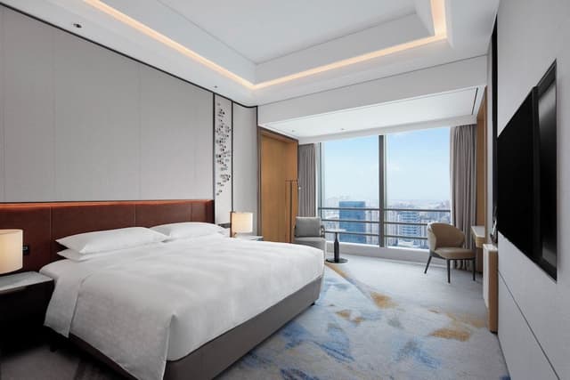 Suite, 1 King Bed