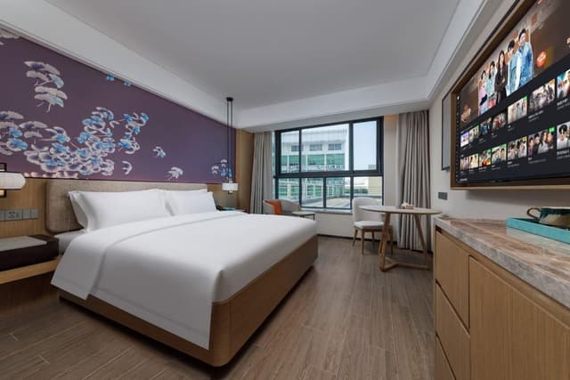 Business King Room