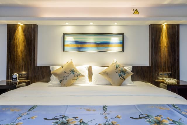 Comfort Queen Room
