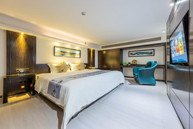 Comfort Queen Room