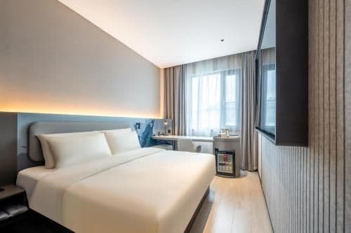 Comfort Queen Room
