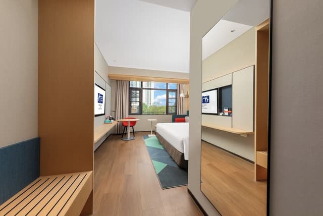 Standard Room, 1 King Bed (Extra Floor Space)