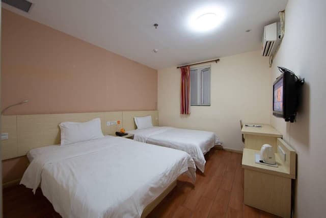 Twin Bed Room