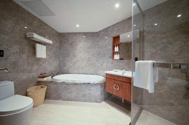 Deluxe Queen Suite