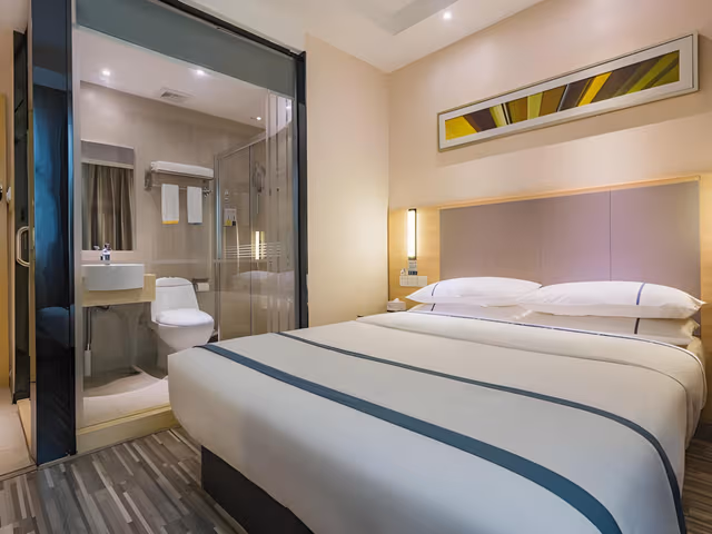 Business Queen Room