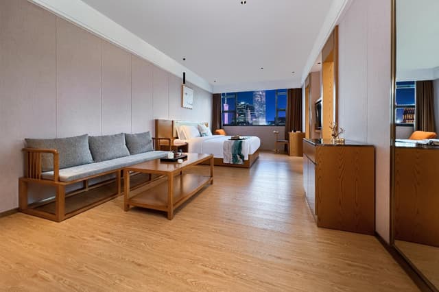 Business King Room