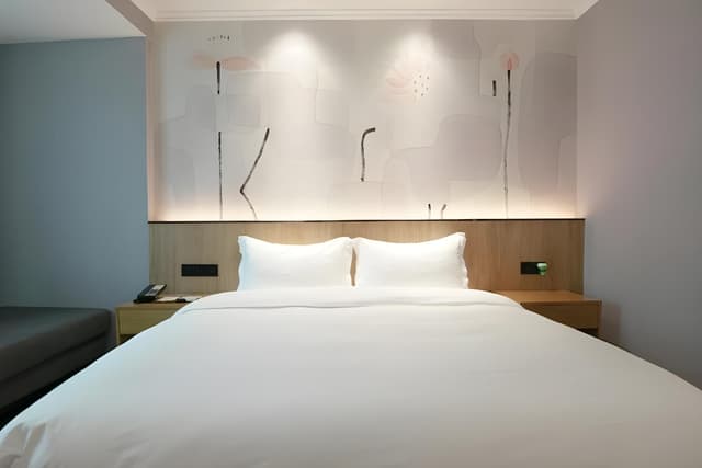 DOUBLE Economy Queen Room (Annex Tower)